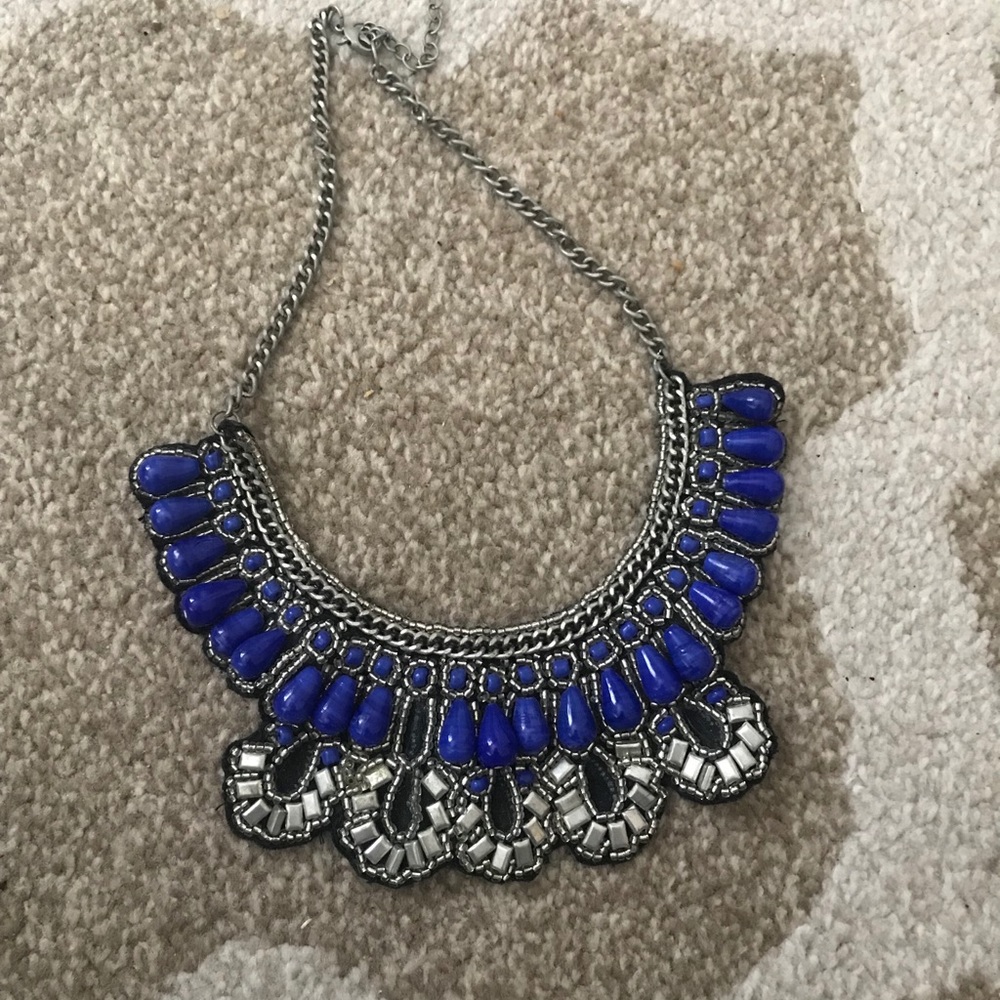 Collar necklace